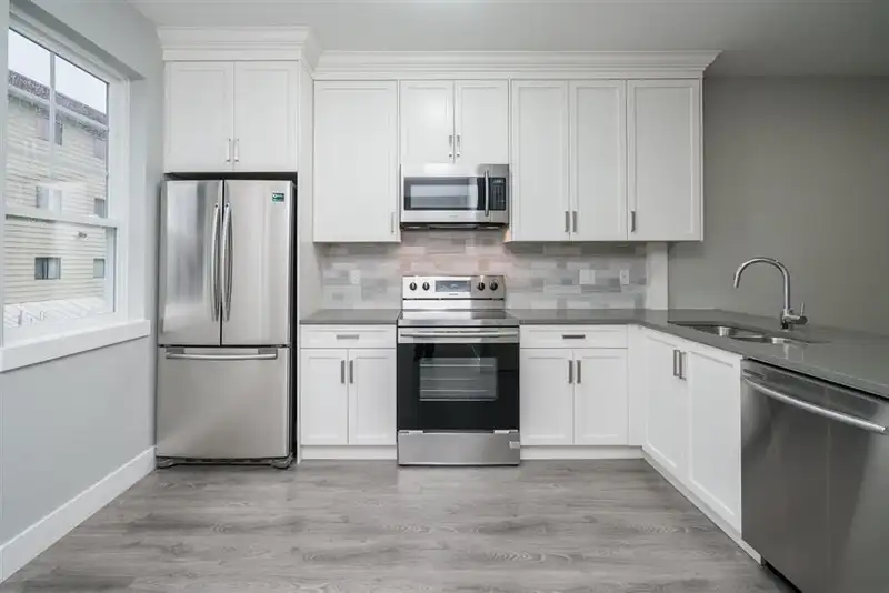 13 2530 JANZEN STREET - photo 4 of 38