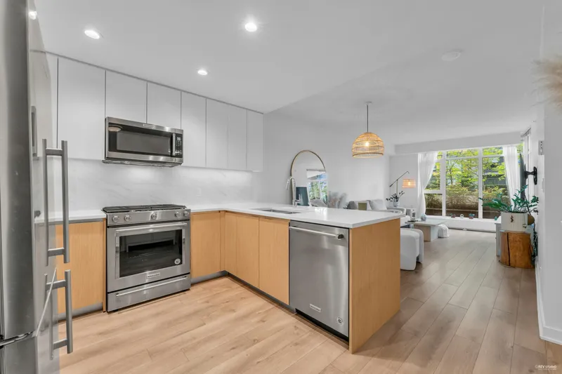 103 8940 UNIVERSITY CRESCENT - photo 2 of 25