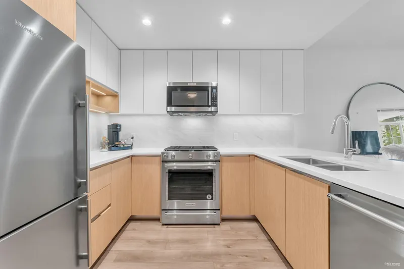 103 8940 UNIVERSITY CRESCENT - photo 4 of 25