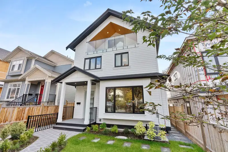 2252 E 11TH AVENUE - photo 2 of 28