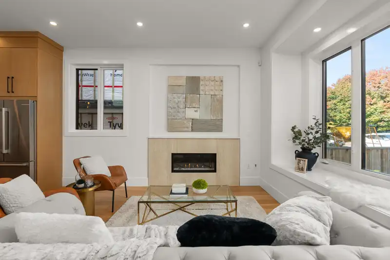 2252 E 11TH AVENUE - photo 4 of 28