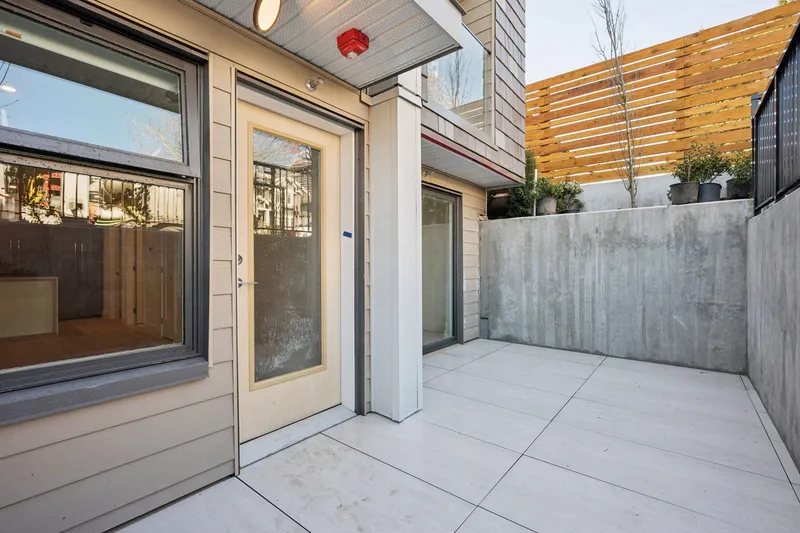 152 408 W 45TH AVENUE - photo 1 of 24