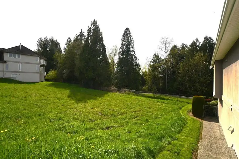 3863 COACHSTONE WAY - photo 2 of 5