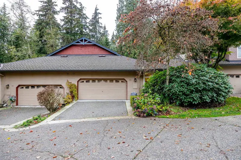 1053 STRATHAVEN DRIVE - photo 1 of 39