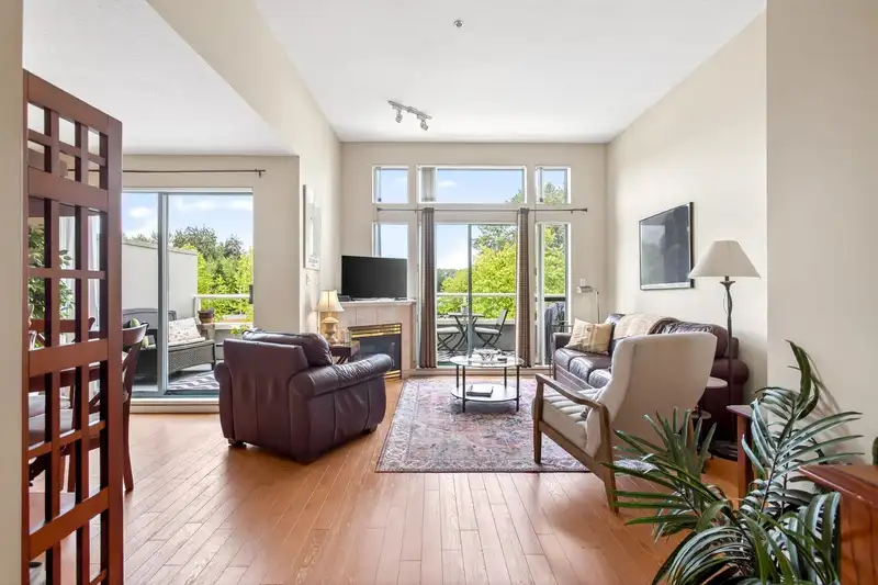 409 220 NEWPORT DRIVE - photo 4 of 34