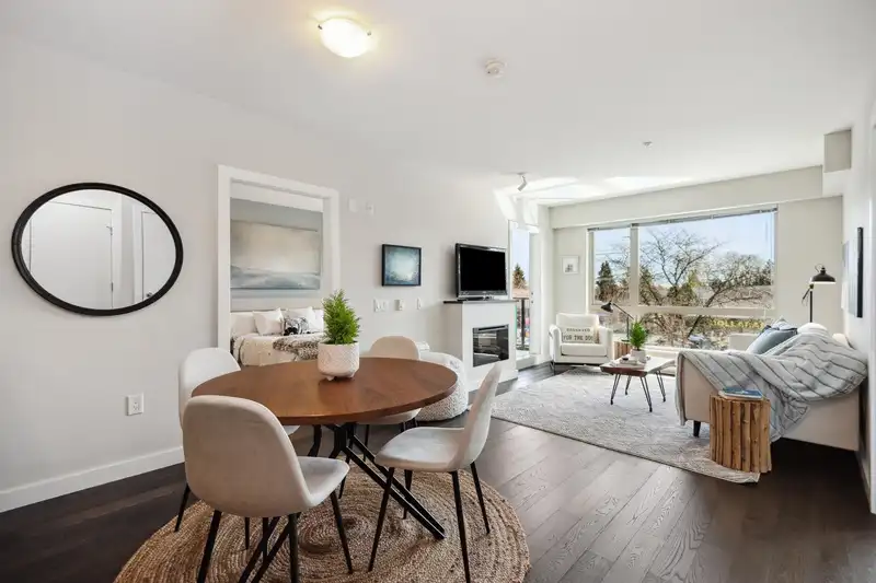 306 1330 MARINE DRIVE - photo 1 of 31