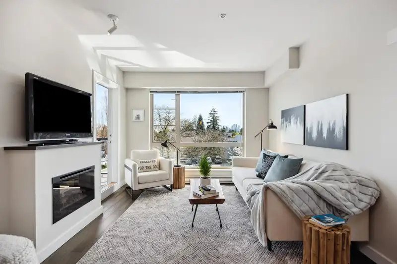 306 1330 MARINE DRIVE - photo 3 of 31