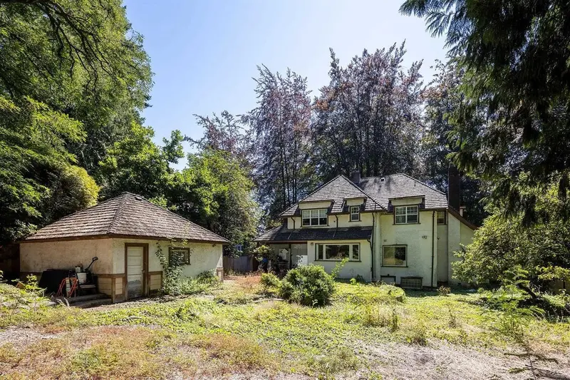 2629 W 49TH AVENUE - photo 4 of 7