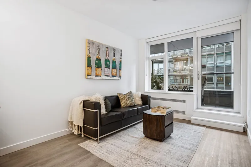 507 209 E 7TH AVENUE - photo 2 of 25