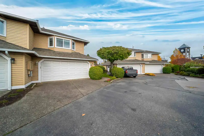 117 15121 19 AVENUE - photo 2 of 25