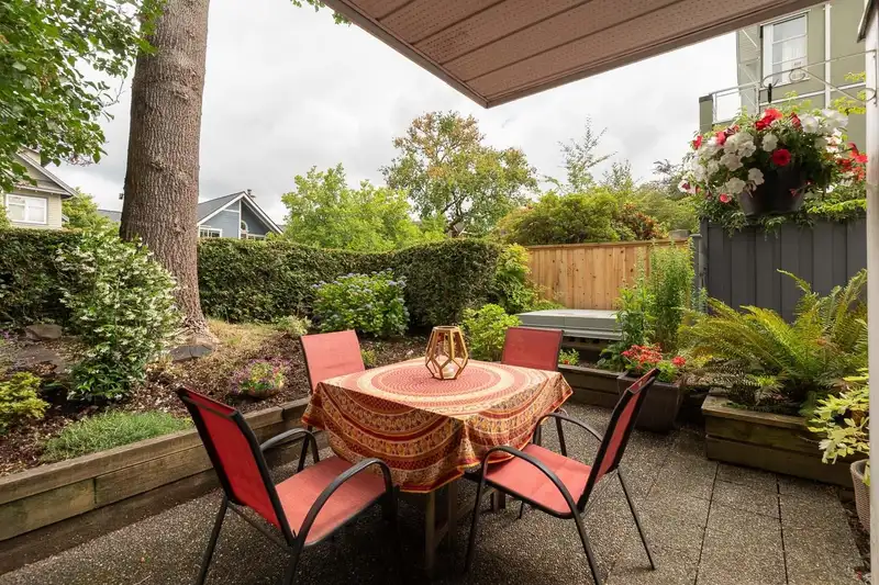 106 876 W 14TH AVENUE - photo 1 of 29