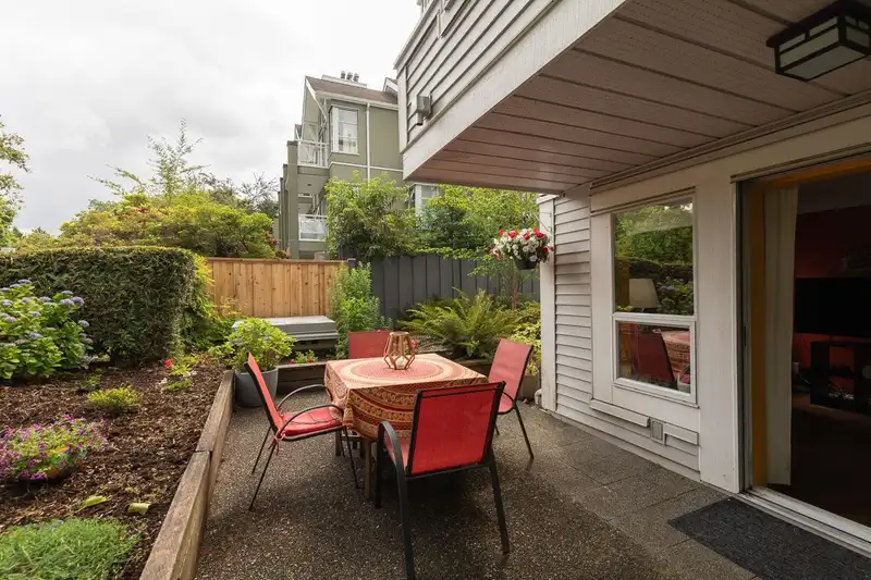 106 876 W 14TH AVENUE - photo 2 of 29