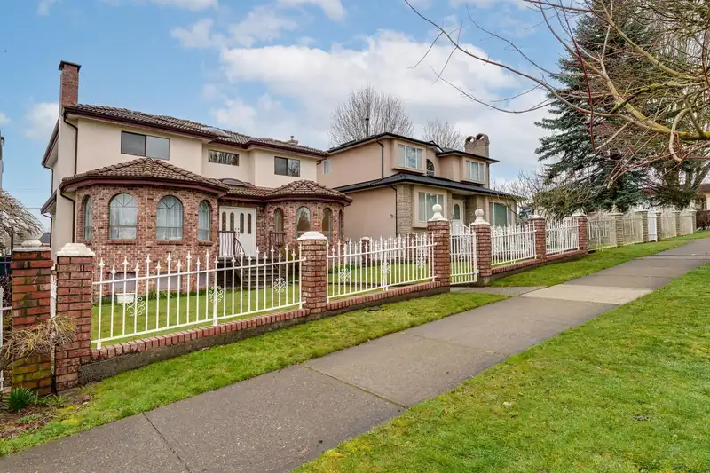 2291 E 40TH AVENUE - photo 1 of 40