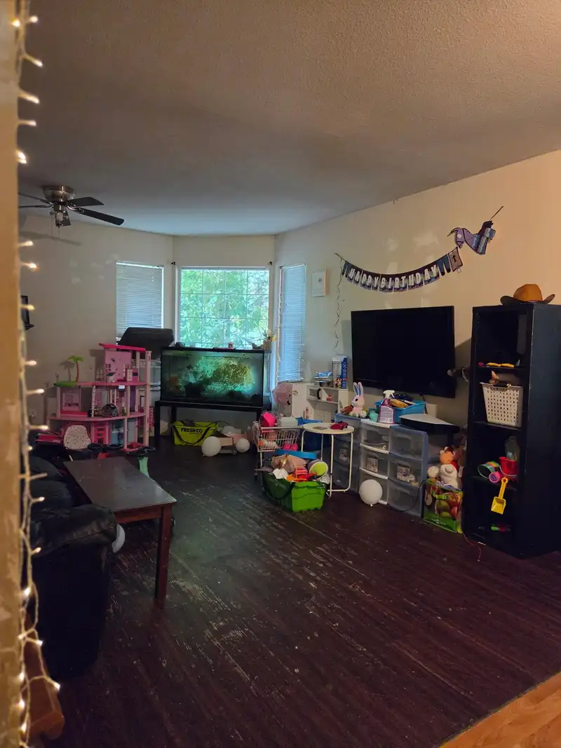 33325 7 AVENUE - photo 2 of 8