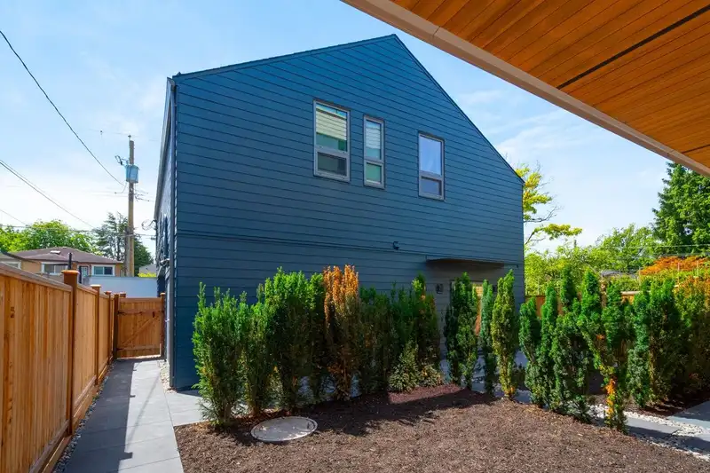 3122 W 11TH AVENUE - photo 2 of 24
