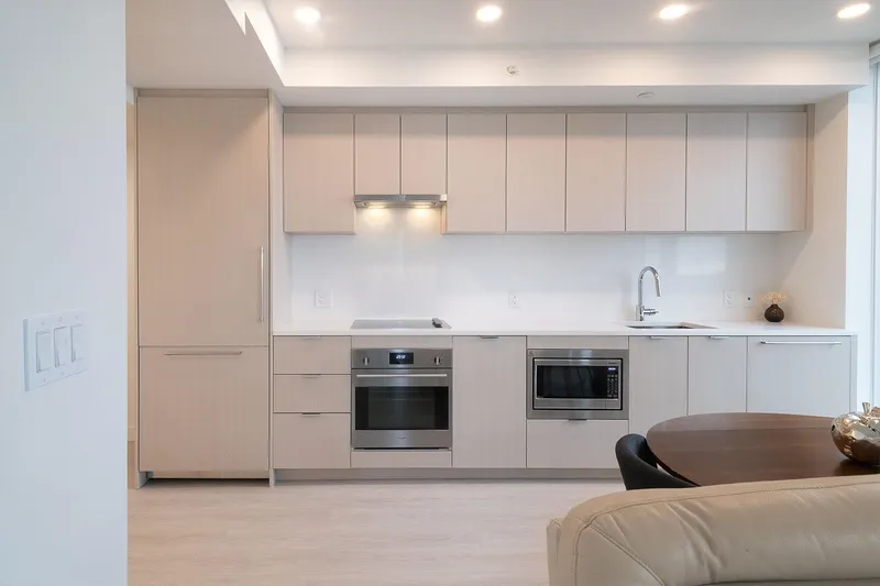 1805 13675 107A AVENUE - photo 2 of 25