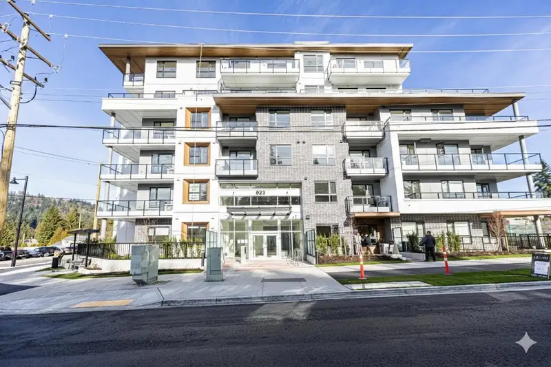 409 623 KEMSLEY AVENUE - photo 1 of 25