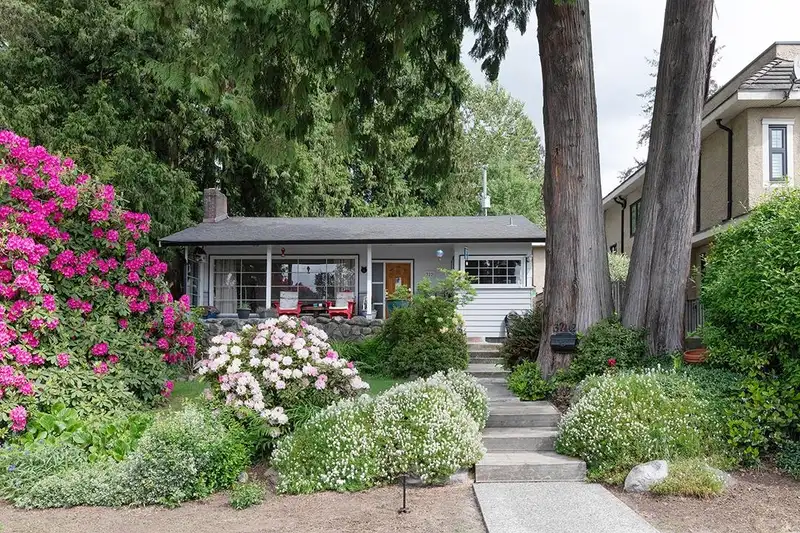 322 E 25TH STREET - photo 1 of 28