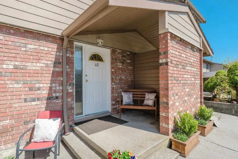 45 10780 GUILDFORD DRIVE - photo 4 of 40