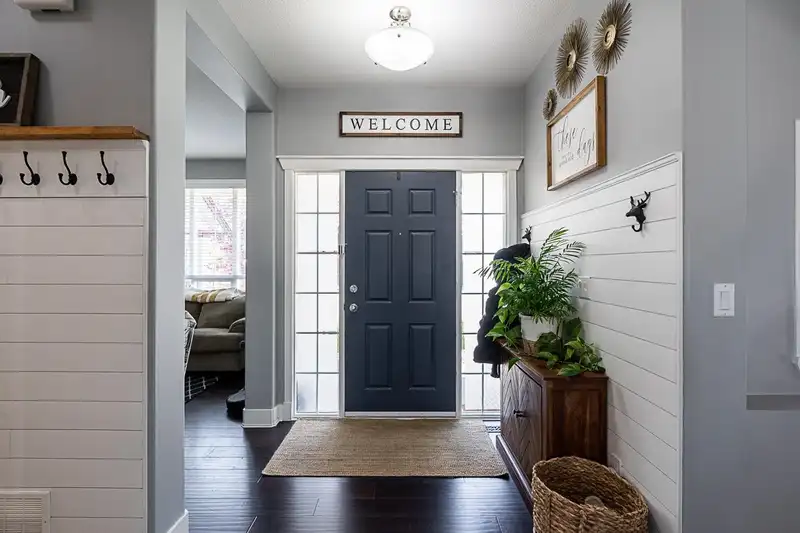 6064 165A STREET - photo 2 of 37