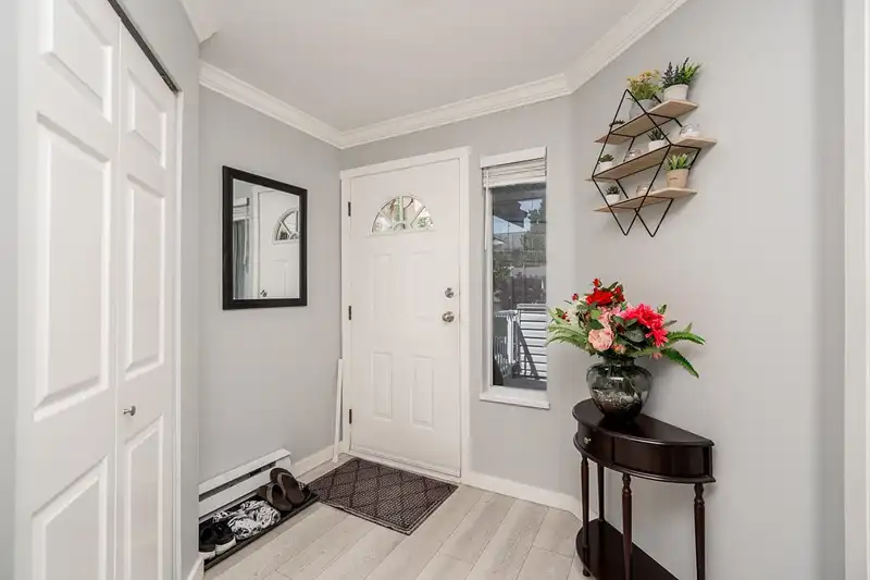 213 16031 82 AVENUE - photo 3 of 33