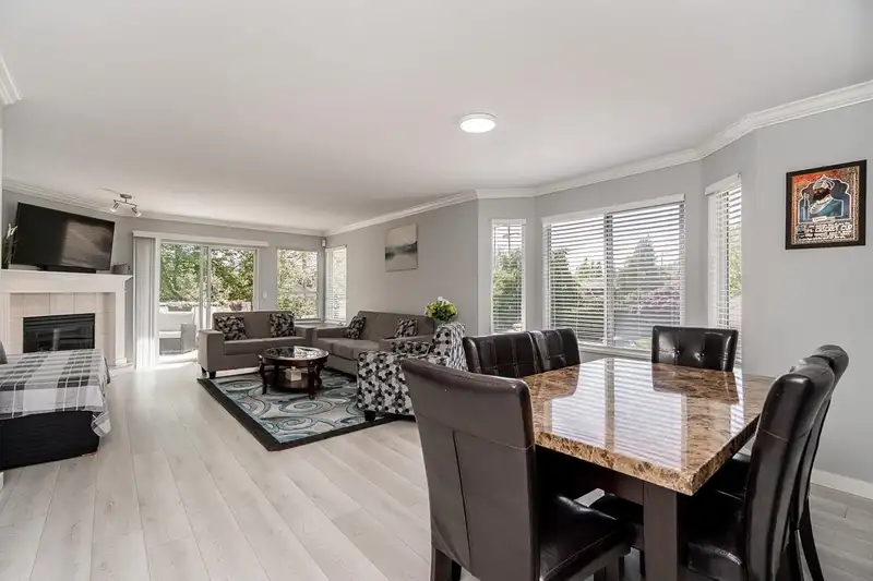 213 16031 82 AVENUE - photo 4 of 33
