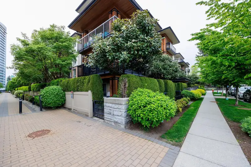 110 1150 KENSAL PLACE - photo 2 of 36