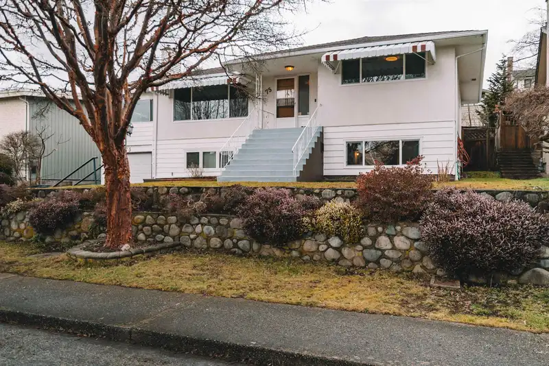 75 MOTT CRESCENT - photo 1 of 40