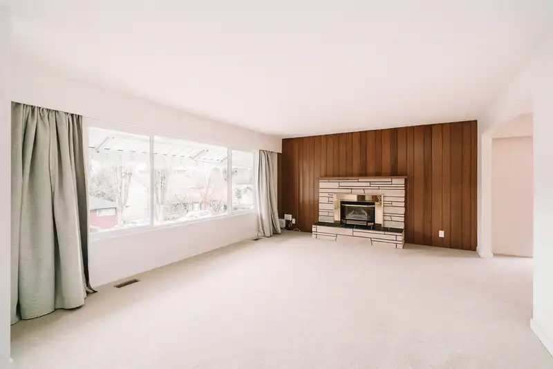 75 MOTT CRESCENT - photo 3 of 40
