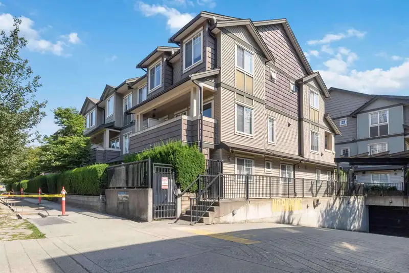 118 13958 108 AVENUE - photo 1 of 35