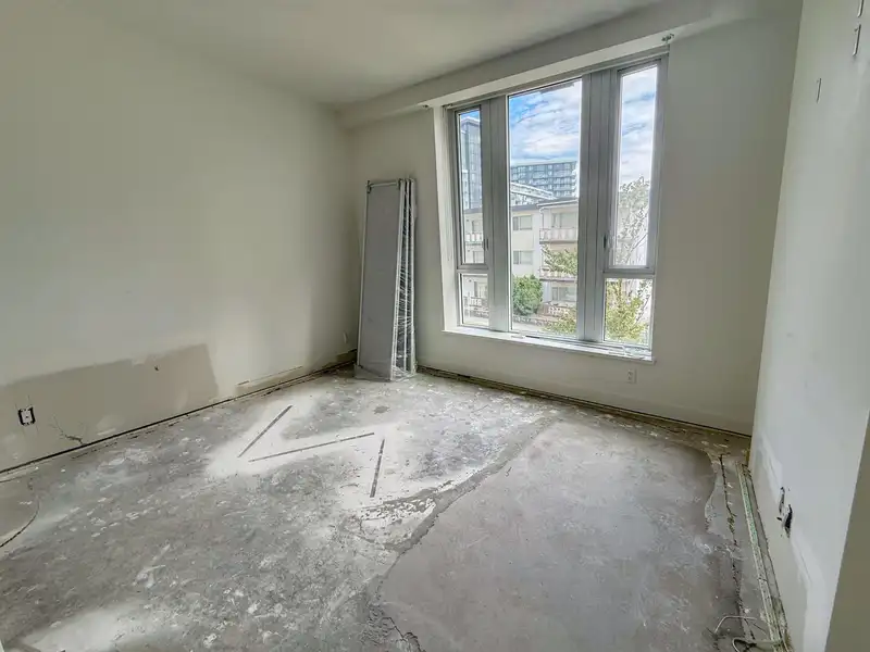 202 7333 MURDOCH AVENUE - photo 2 of 6