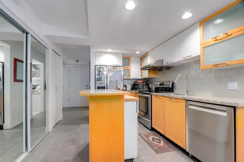 206 2137 W 10TH AVENUE - photo 3 of 20