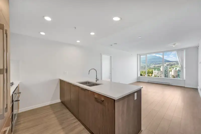 2206 3100 WINDSOR GATE - photo 1 of 39