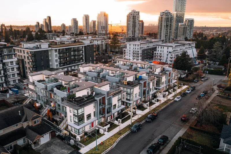 113 708 LEA AVENUE - photo 2 of 11