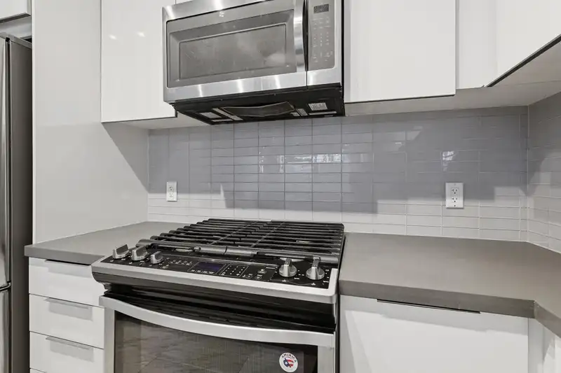 302 607 COTTONWOOD AVENUE - photo 4 of 33