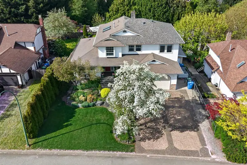 34947 OAKHILL DRIVE - photo 2 of 40