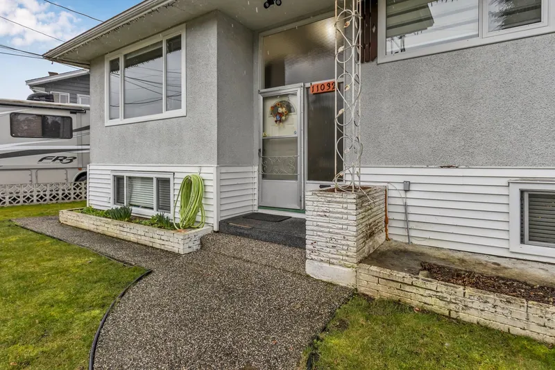 11032 86A AVENUE - photo 4 of 25