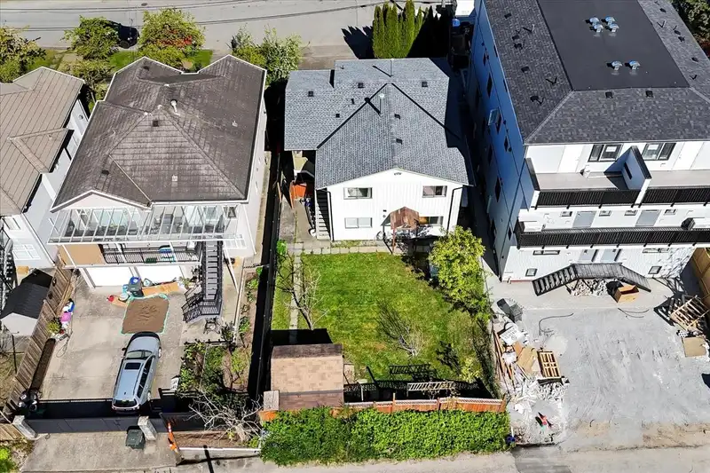 7266 17TH AVENUE - photo 4 of 32
