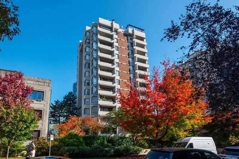 201 1127 BARCLAY STREET - photo 2 of 30