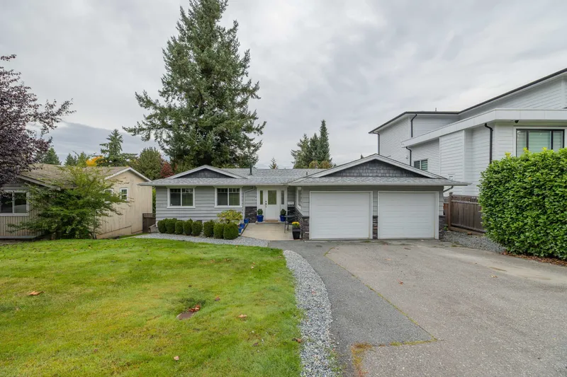 20717 GRADE CRESCENT - photo 1 of 25