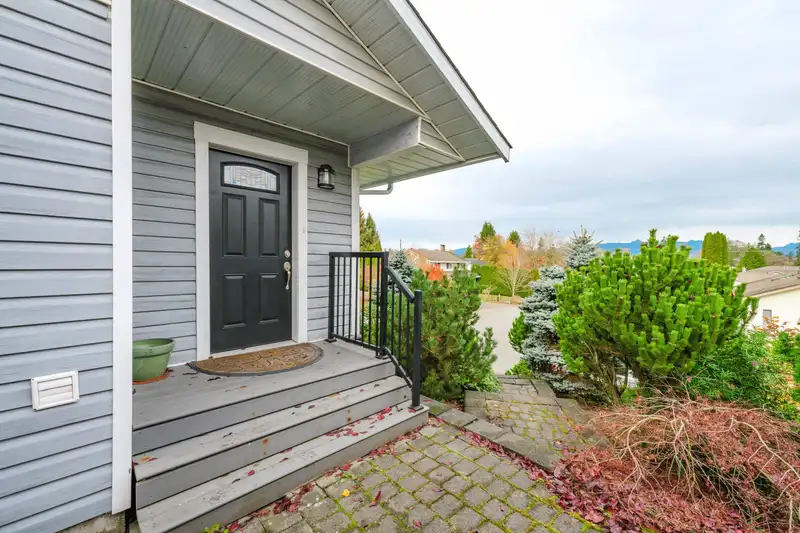 20464 95A AVENUE - photo 3 of 40