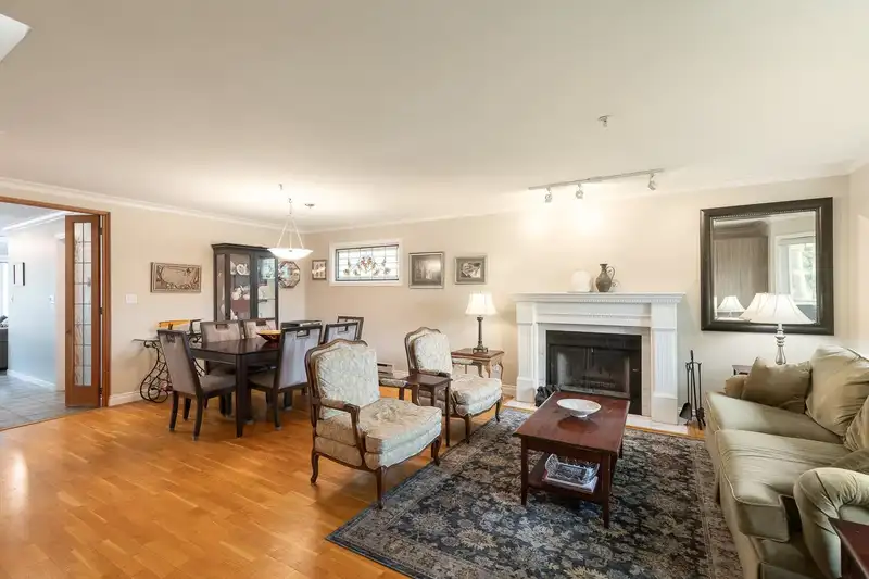 1844 W 10TH AVENUE - photo 2 of 37