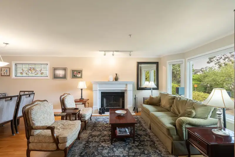 1844 W 10TH AVENUE - photo 3 of 37