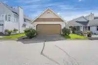55 2865 GLEN DRIVE - thumbnail 4