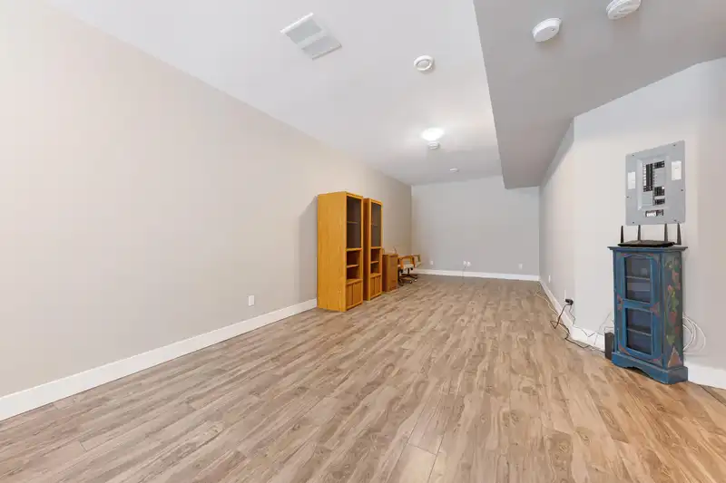 3462 DARWIN AVENUE - photo 2 of 6