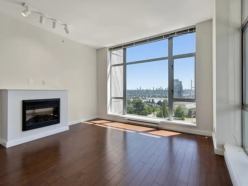 1006 280 ROSS DRIVE - photo 1 of 26