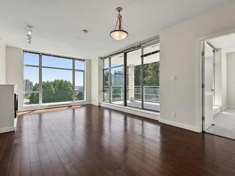 1006 280 ROSS DRIVE - photo 2 of 26