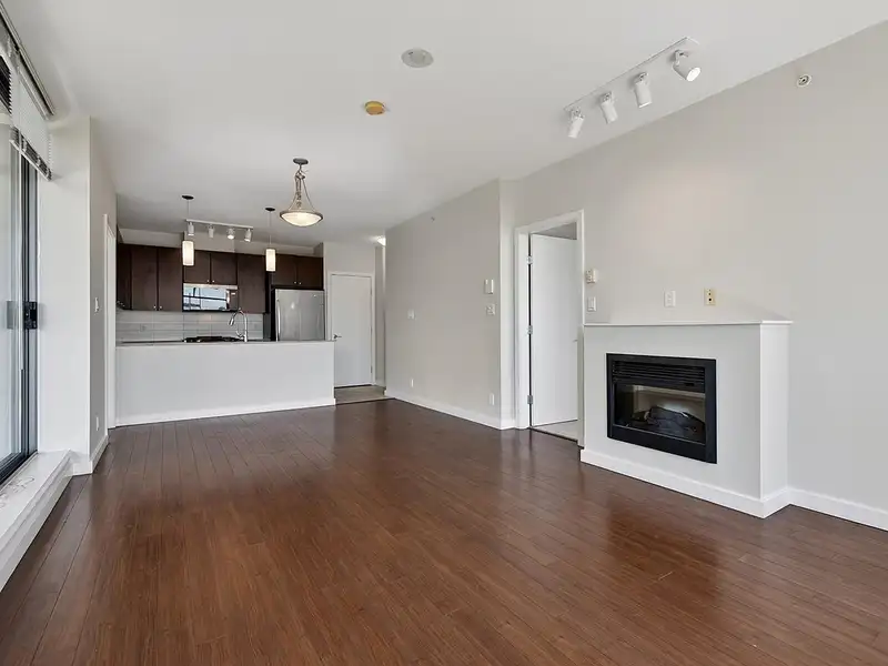 1006 280 ROSS DRIVE - photo 3 of 26