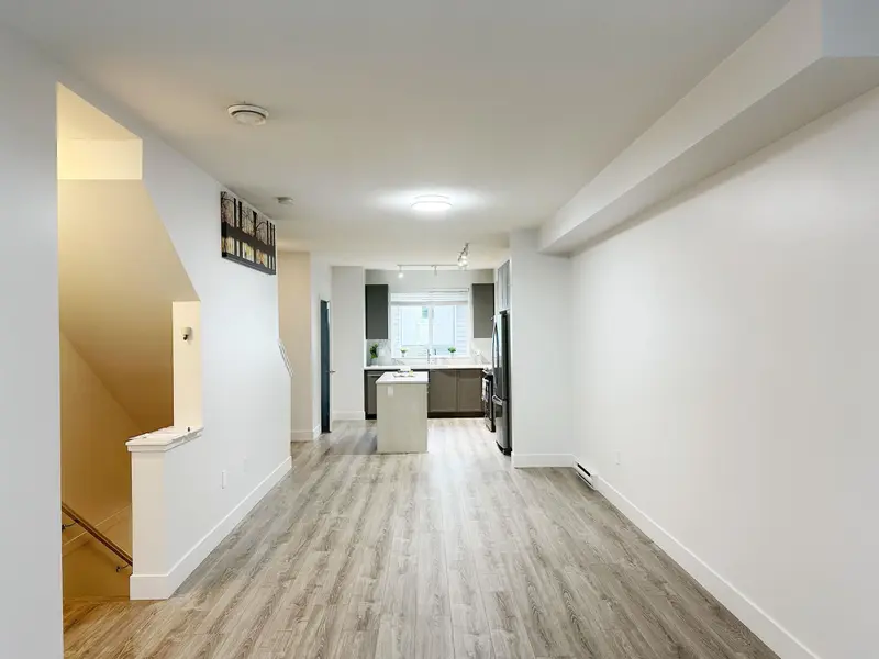 111 9718 161A STREET - photo 4 of 11