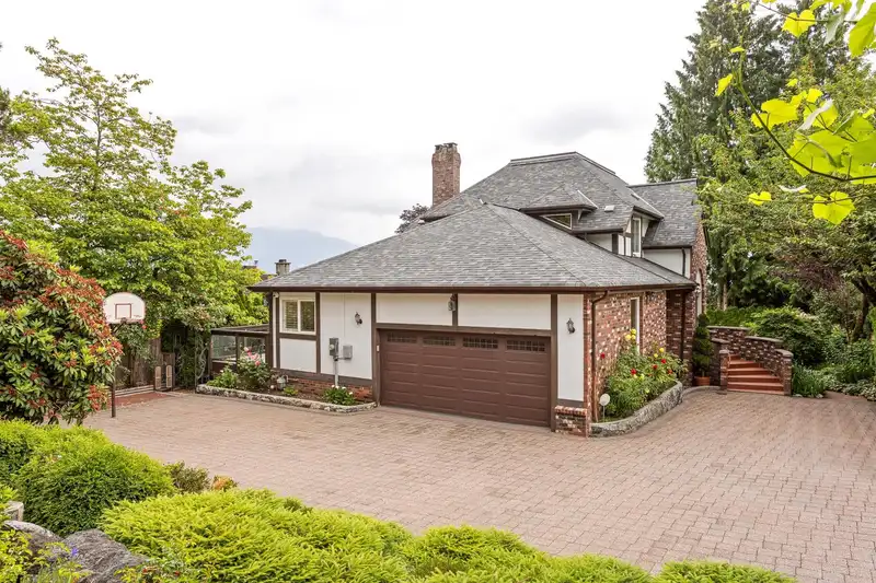 2953 ADMIRAL COURT - photo 2 of 40